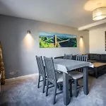 Hanham Rd Central Location Long Stay Sleeps 9 By Shortstayuk