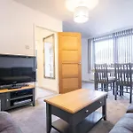 Hanham Rd Central Location Long Stay Sleeps 9 By Shortstayuk