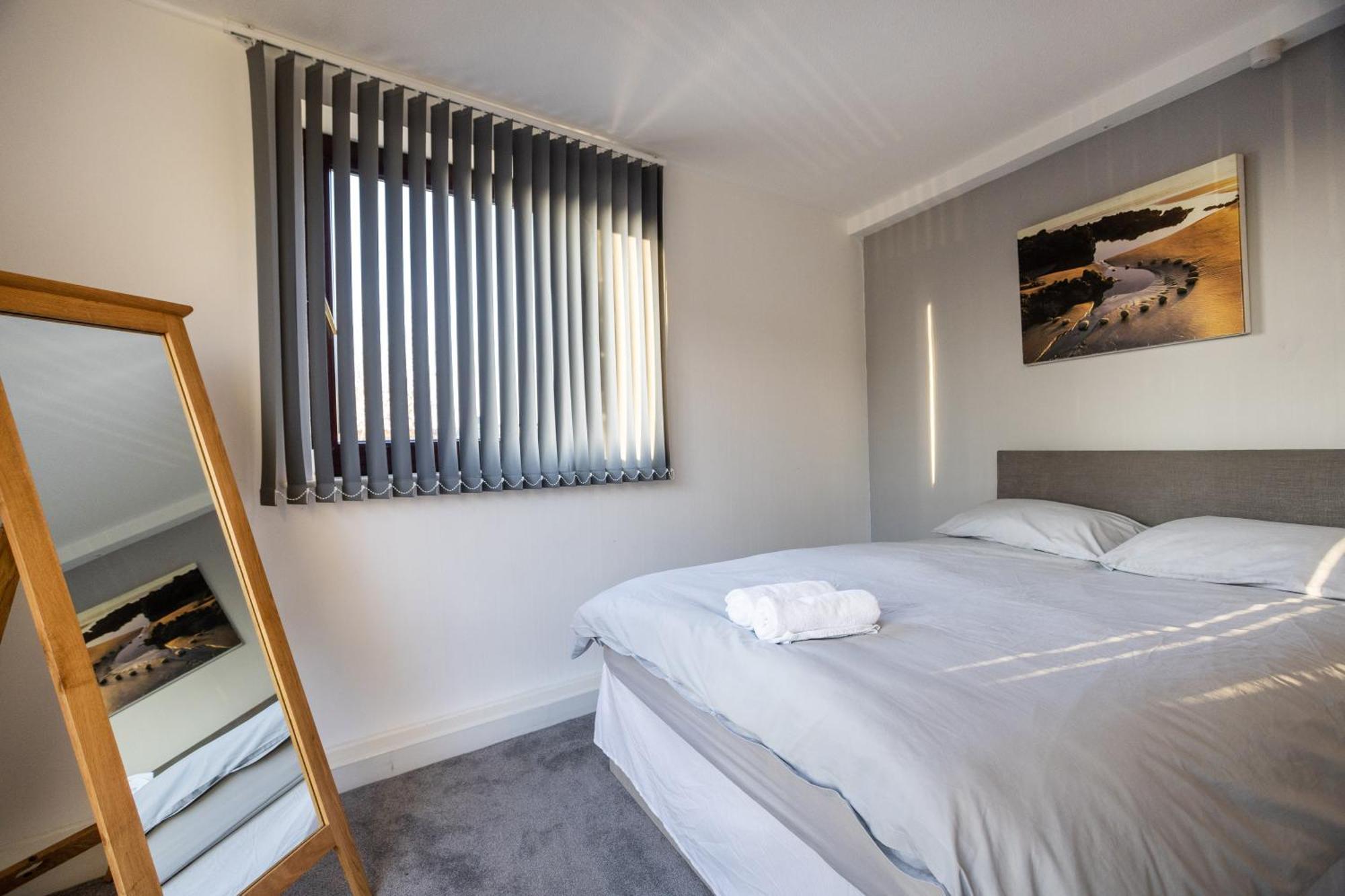 Hanham Rd Location Long Sleeps 9 By Shortstayuk *