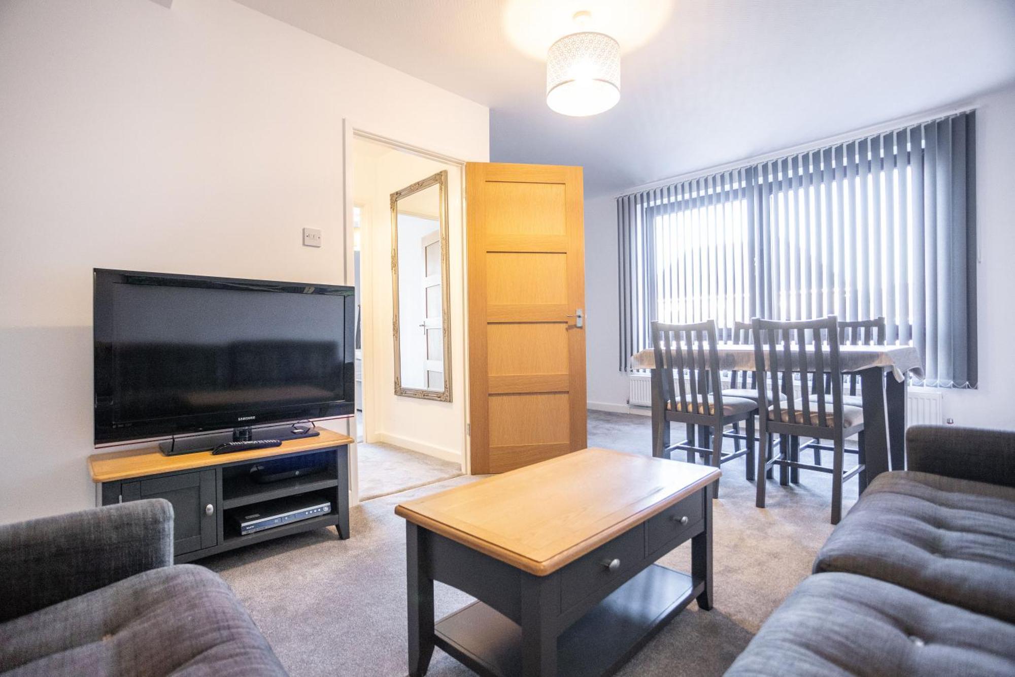 Hanham Rd Location Long Sleeps 9 By Shortstayuk