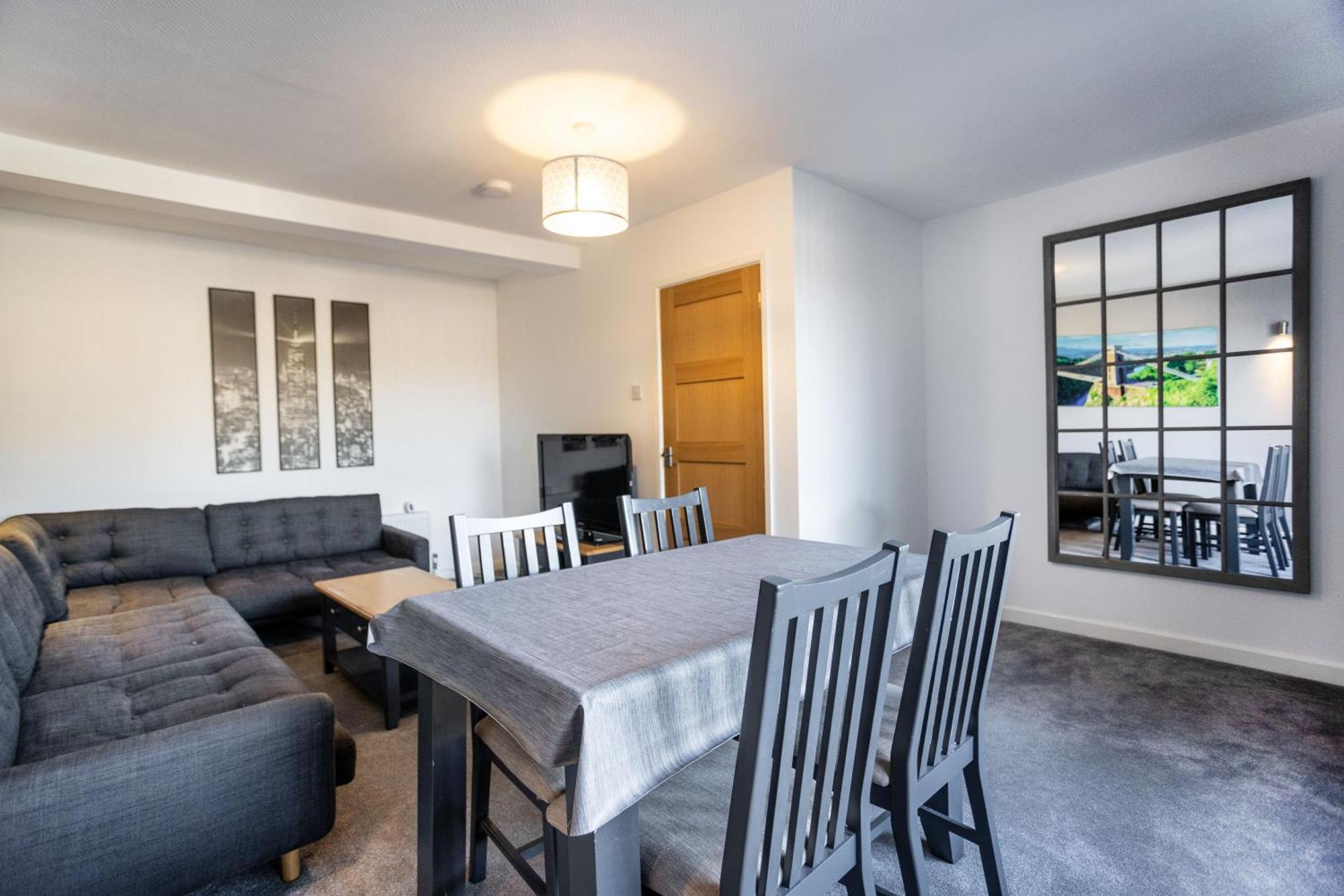 Hanham Rd Location Long Sleeps 9 By Shortstayuk Apartment