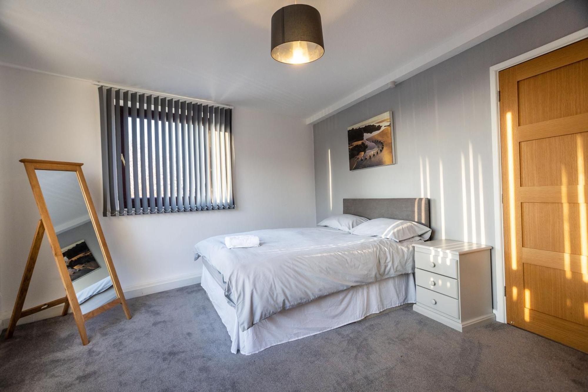 Hanham Rd Location Long Sleeps 9 By Shortstayuk *