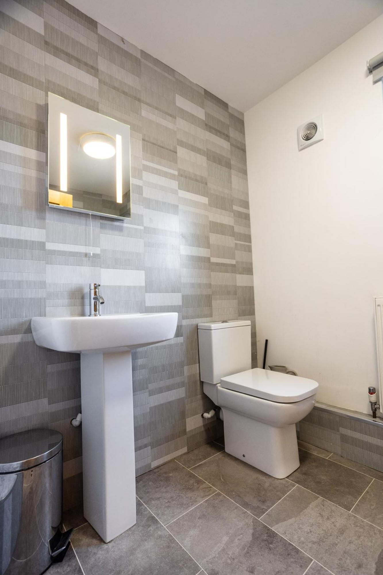 Hanham Rd Location Long Sleeps 9 By Shortstayuk Apartment