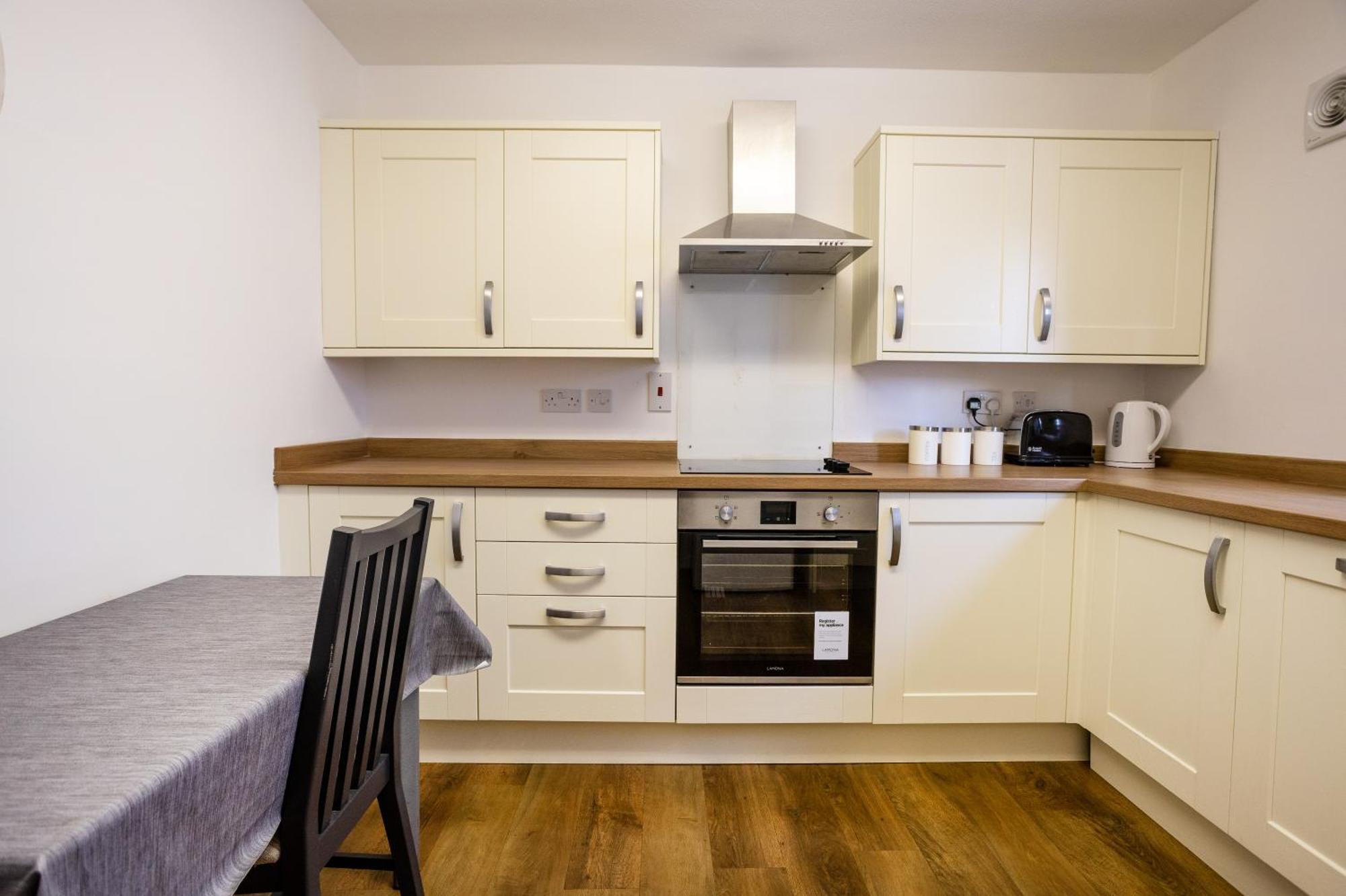 Apartment Hanham Rd Location Long Sleeps 9 By Shortstayuk